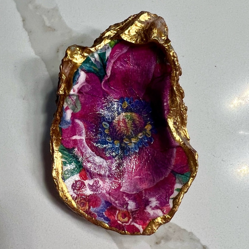 Decorative oyster shell